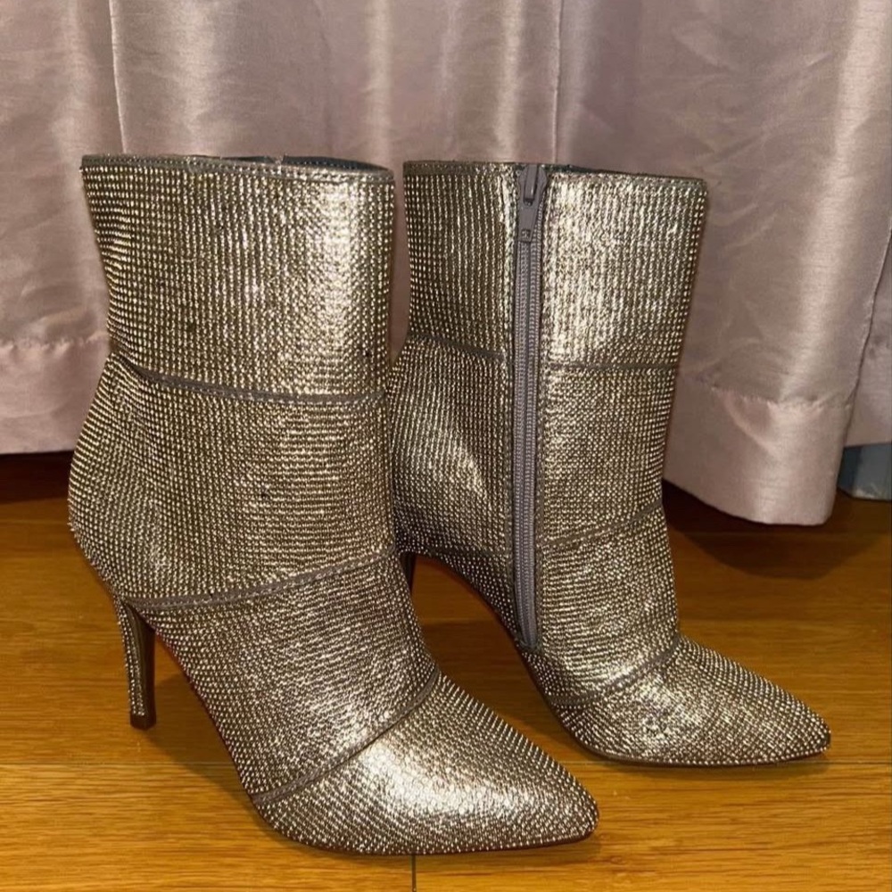 ANDIAMO Silver Ankle Boots